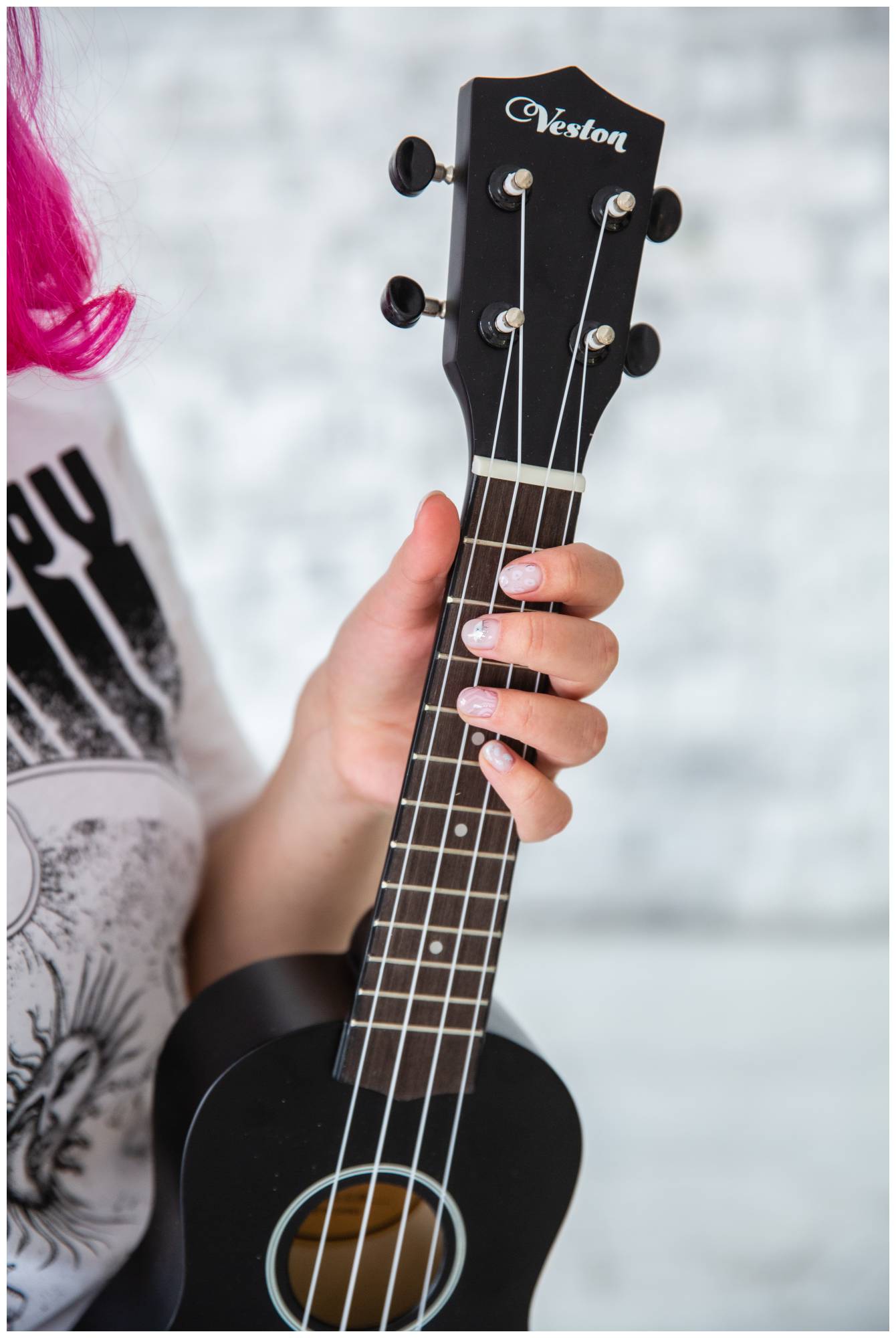 VESTON KUS 15 BK - Укулеле сопрано