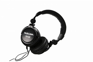 TASCAM TH-02 - Наушники